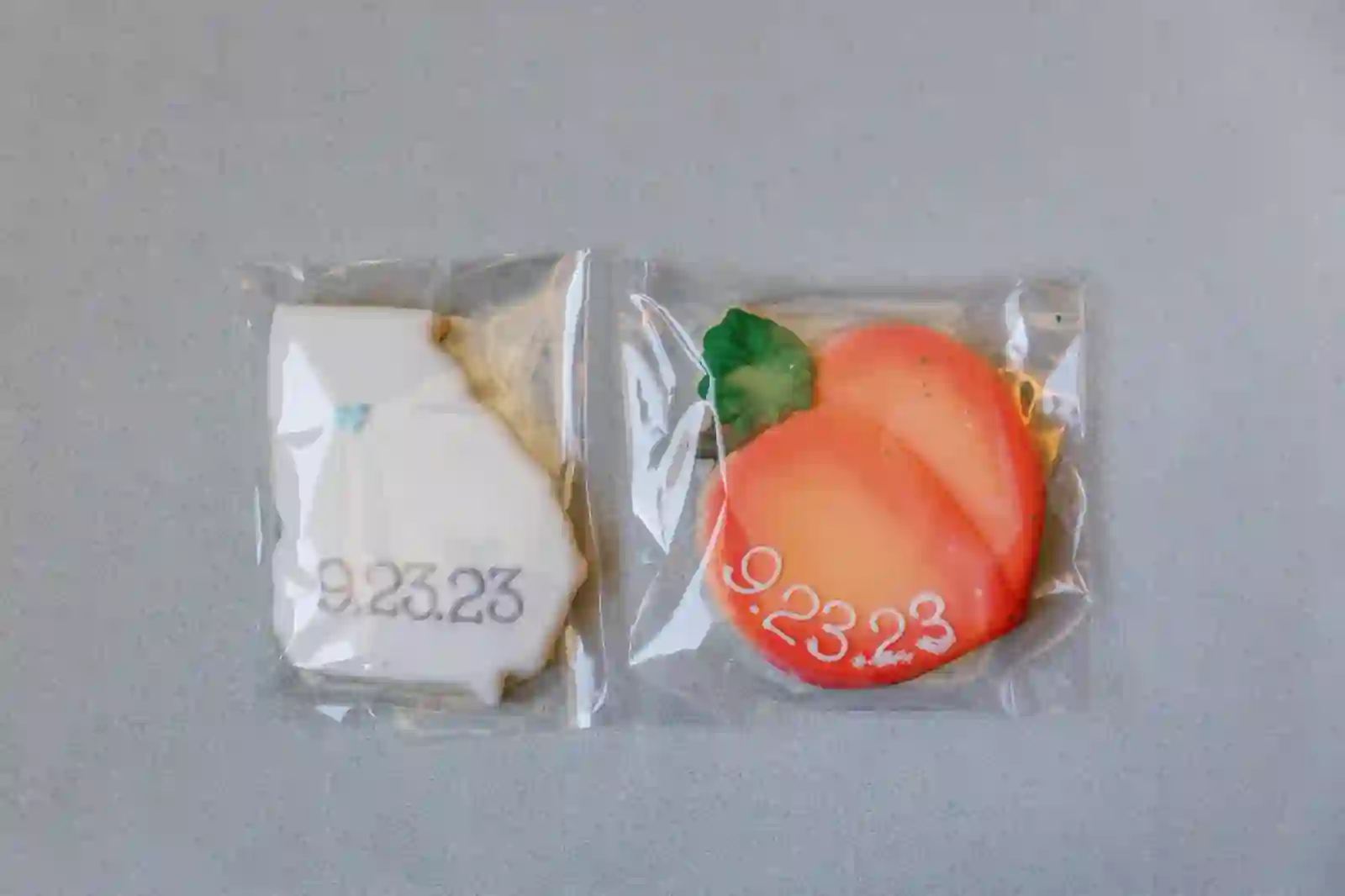 Georgia and peach decorated wedding cookies for 9.23.23