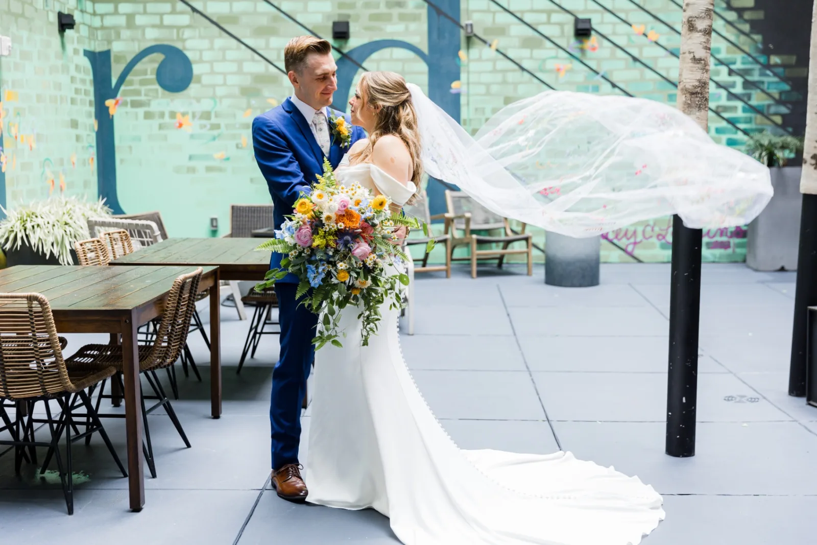Veil in motion on the courtyard